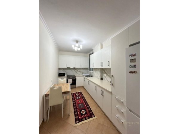 Tirane, jepet me qera apartament 2+1+Ballkon Kati 3, 120 m² 950 € (Rruga e Kavajes)