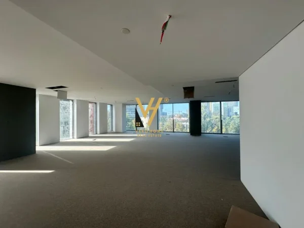 Tirane, jepet me qera zyre Kati 8, 1.540 m² 46.200 € (RRUGA E KAVAJES)