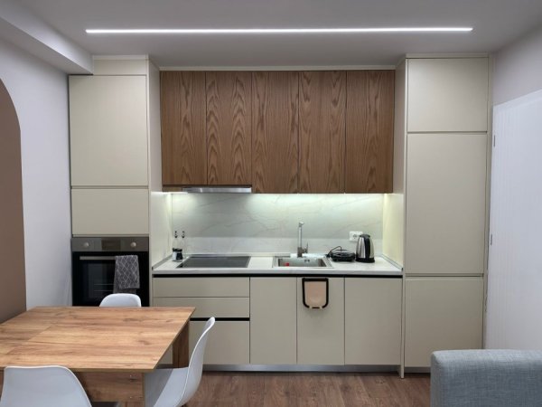 Tirane, jepet me qera apartament 1+1 Kati 3, 50 m² 500 € (Prane Harry Fultz.)