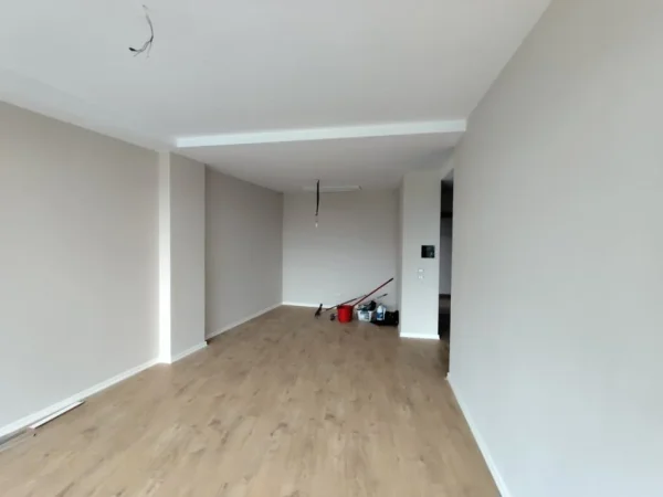 Tirane, jepet me qera ambjent biznesi Kati 3, 131 m² 1.800 € (Lake View)