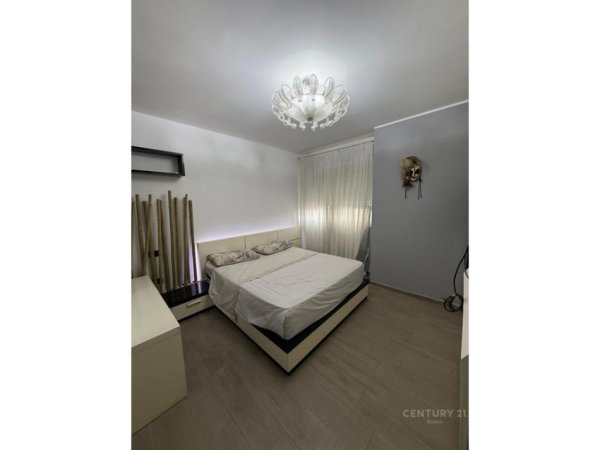 Tirane, jepet me qera apartament Kati 3, 99 m² 600 € (Vila L)