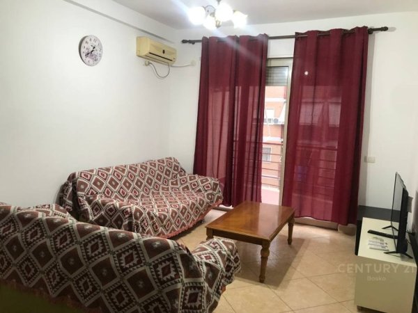 Tirane, jepet me qera apartament 3+1 Kati 8, 100 m² 800 € (Rruga Don Bosko)