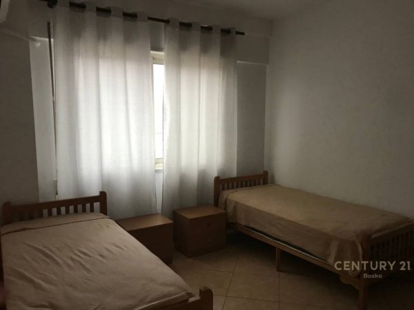 Tirane, jepet me qera apartament 3+1 Kati 8, 100 m² 800 € (Rruga Don Bosko)