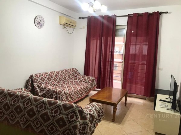 Tirane, jepet me qera apartament 3+1 Kati 8, 100 m² 800 € (Rruga Don Bosko)