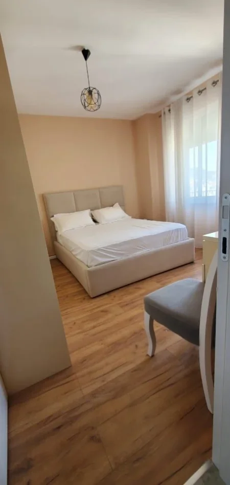 Tirane, jepet me qera apartament 2+1+Ballkon Kati 11, 86 m² 650 € (Rruga Medar Shtylla)