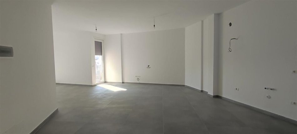 Tirane, jepet me qera zyre , 220 m² 2.500 € (RRUGA E DIBRES)
