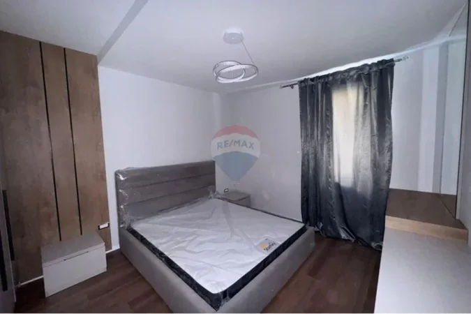 Tirane, jepet me qera apartament 1+1 Kati 2, 650 € (Kodra e diellit)