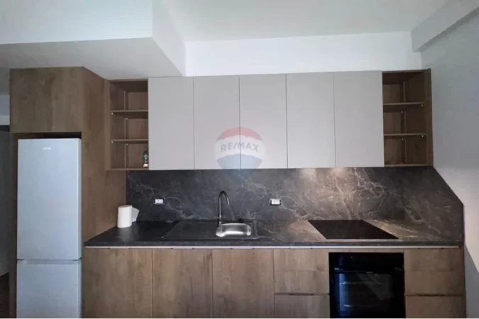 Tirane, jepet me qera apartament 1+1 Kati 2, 650 € (Kodra e diellit)
