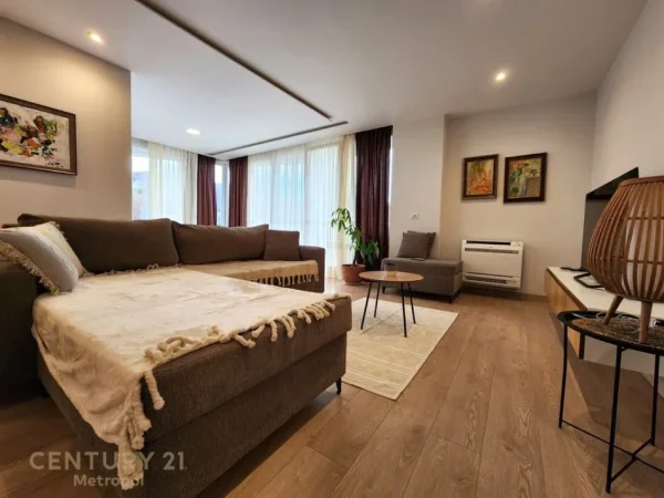 Tirane, jepet me qera apartament Kati 3, 143 m² 1.000 € (Kopshti Botanik)