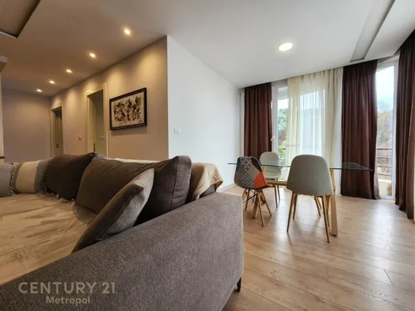 Tirane, jepet me qera apartament Kati 3, 143 m² 1.000 € (Kopshti Botanik)