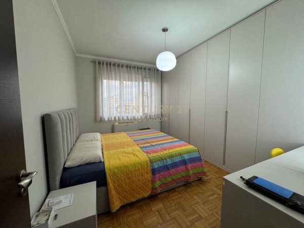 Tirane, jepet me qera apartament 2+1 Kati 7, 108 m² 1.000 € (Sheshi Wilson)