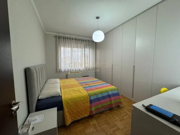 Tirane, jepet me qera apartament 2+1 Kati 7, 108 m² 1.000 € (Sheshi Wilson)