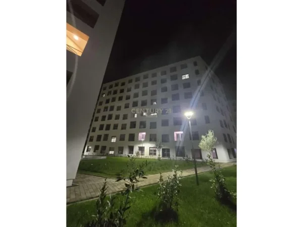 Tirane, jepet me qera apartament 1+1 Kati 4, 47 m² 450 € (Ali Demi)