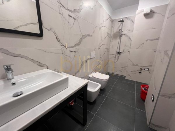 Tirane, jepet me qera , 113 m² 1.000 € (Komuna Parisit)