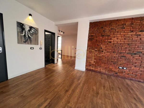 Tirane, jepet me qera , 113 m² 1.000 € (Komuna Parisit)