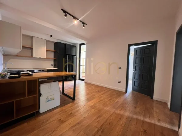Tirane, jepet me qera , 113 m² 1.000 € (Komuna Parisit)
