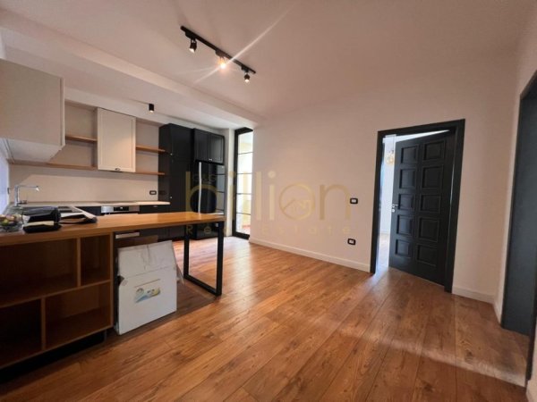 Tirane, jepet me qera , 113 m² 1.000 € (Komuna Parisit)