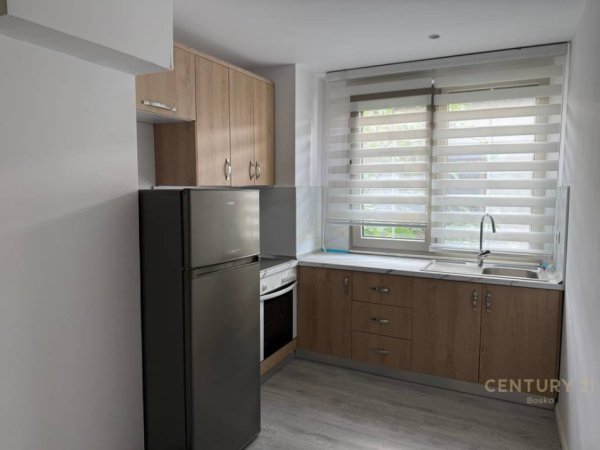 Tirane, jepet me qera apartament 1+1 Kati 1, 63 m² 400 € (Spitali Ushtarak)