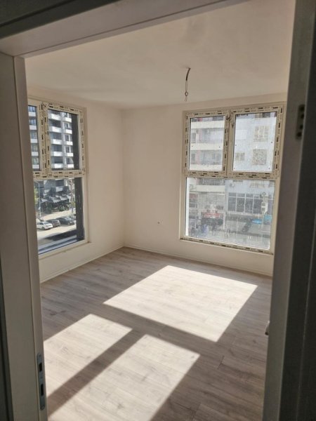 Tirane, jepet me qera zyre Kati 2, 76 m² 450 € (ASTIR)