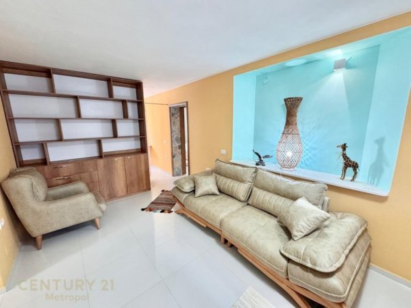 Tirane, jepet me qera apartament 2+1 Kati 2, 120 m² 750 € (Sheshi Wilson)