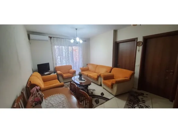 Tirane, jepet me qera apartament 2+1 Kati 4, 80 m² 750 € (Rruga Haxhi Dalliu)