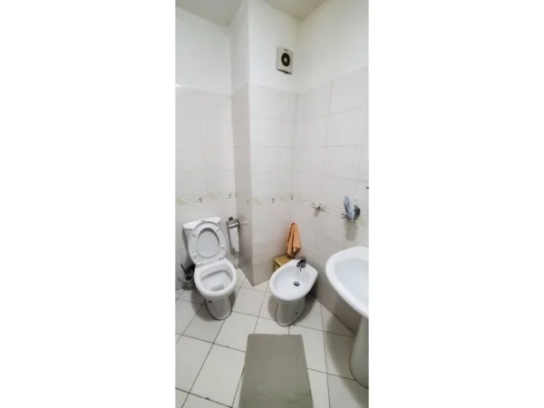 Tirane, jepet me qera apartament 2+1 Kati 4, 80 m² 750 € (Rruga Haxhi Dalliu)