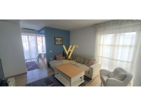 Tirane, jepet me qera apartament 1+1+Ballkon Kati 6, 65 m² 550 € (MYSLYM SHYRI)