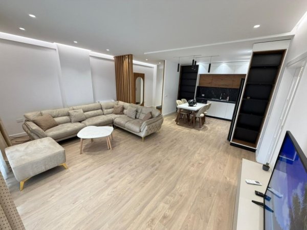 Tirane, jepet me qera apartament 2+1 Kati 3, 130 m² 1.000 € 