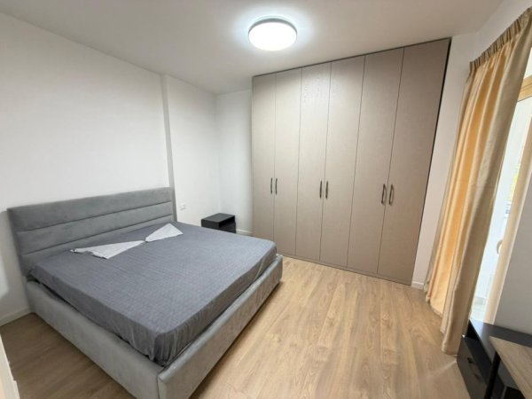 Tirane, jepet me qera apartament 2+1 Kati 3, 130 m² 1.000 € 