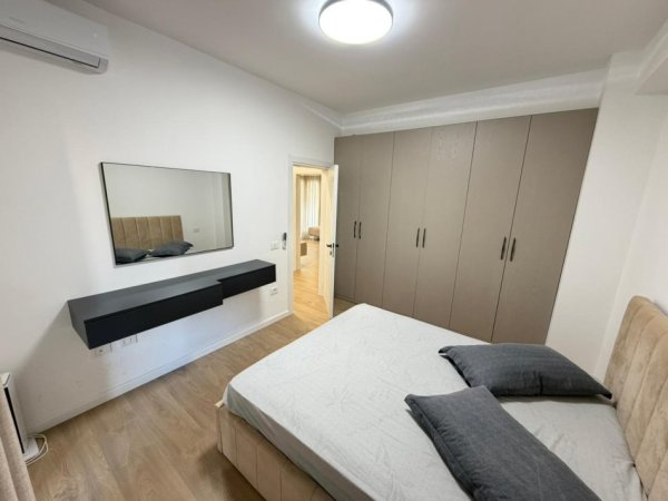 Tirane, jepet me qera apartament 2+1 Kati 3, 130 m² 1.000 € 