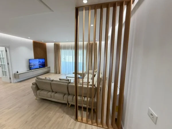 Tirane, jepet me qera apartament 2+1 Kati 3, 130 m² 1.200 €