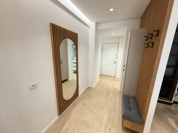 Tirane, jepet me qera apartament 2+1 Kati 3, 130 m² 1.200 €