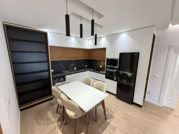 Tirane, jepet me qera apartament 2+1 Kati 3, 130 m² 1.200 €