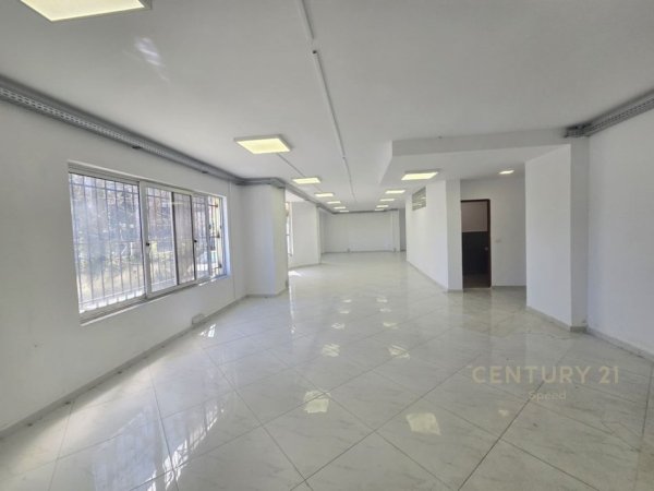 Tirane, jepet me qera ambjent biznesi Kati 0, 178 m² 1.500 € (Liqeni Tiranes)
