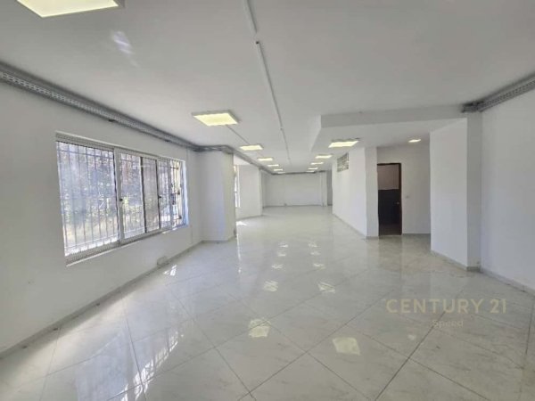 Tirane, jepet me qera ambjent biznesi Kati 0, 178 m² 1.500 € (Liqeni Tiranes)