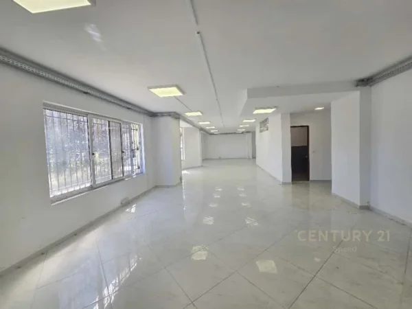 Tirane, jepet me qera ambjent biznesi Kati 0, 178 m² 1.500 € (Liqeni Tiranes)