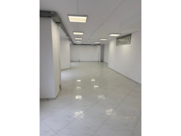 Tirane, jepet me qera ambjent biznesi Kati 0, 178 m² 1.500 € (Liqeni Tiranes)