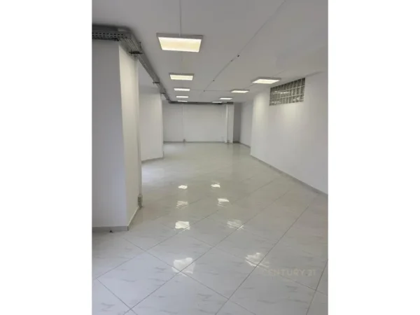 Tirane, jepet me qera ambjent biznesi Kati 0, 178 m² 1.500 € (Liqeni Tiranes)