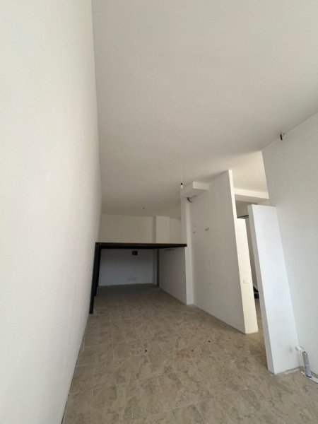 Tirane, jepet me qera dyqan Kati 0, 106 m² 805 € (Ish-Fusha e Aviacionit)