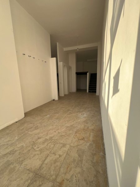 Tirane, jepet me qera dyqan Kati 0, 106 m² 805 € (Ish-Fusha e Aviacionit)