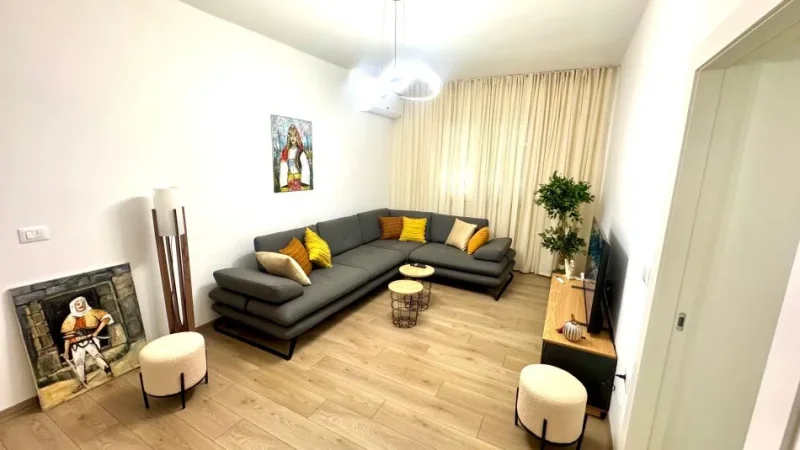 Tirane, jepet me qera apartament 2+1 , 90 m² 900 € (Rruga e Durrësit)