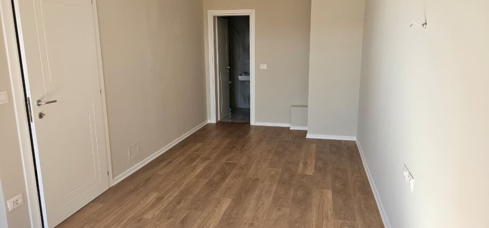 Tirane, jepet me qera zyre Kati 7, 160 m² 2.000 € (Garden Building)