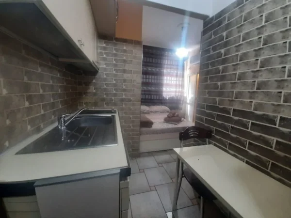 Tirane, jepet me qera garsonier 1+1 Kati 2, 33 m² 370 € (5 Maji)
