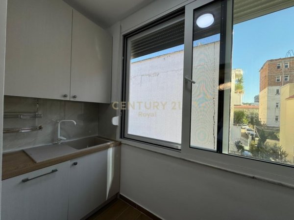 Tirane, jepet me qera apartament 1+1 Kati 3, 74 m² 652 € (Ambasada Amerikane)