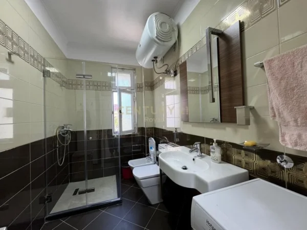 Tirane, jepet me qera apartament 1+1 Kati 3, 74 m² 652 € (Ambasada Amerikane)