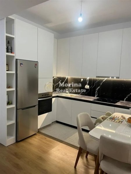 Tirane, jepet me qera apartament 1+1 Kati 2, 63 m² 450 € (Ali Demi)
