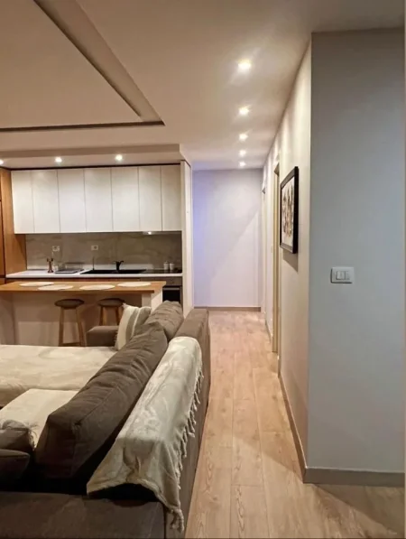 Tirane, jepet me qera apartament 3+1+Ballkon , 120 m² 900 € (Kopshti Zoologjik, Prane Liqenit)