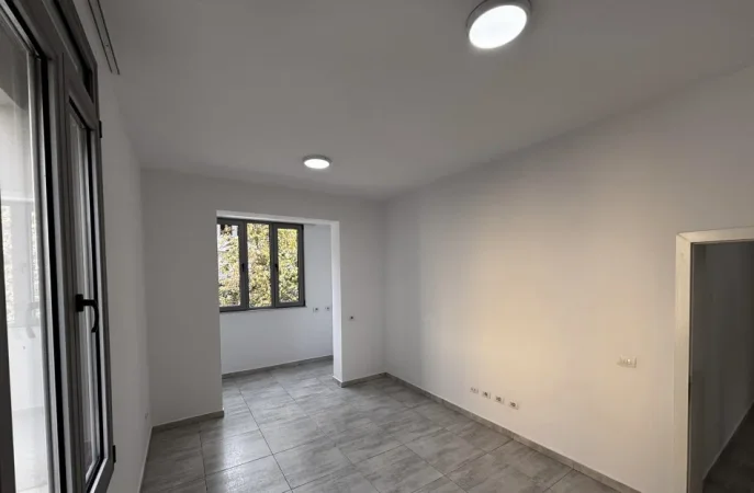 Tirane, jepet me qera zyre Kati 2, 75 m² 500 € (Rruga e Dibres, Prane Big Market)