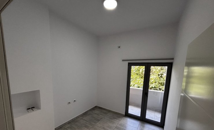Tirane, jepet me qera zyre Kati 2, 75 m² 500 € (Rruga e Dibres, Prane Big Market)