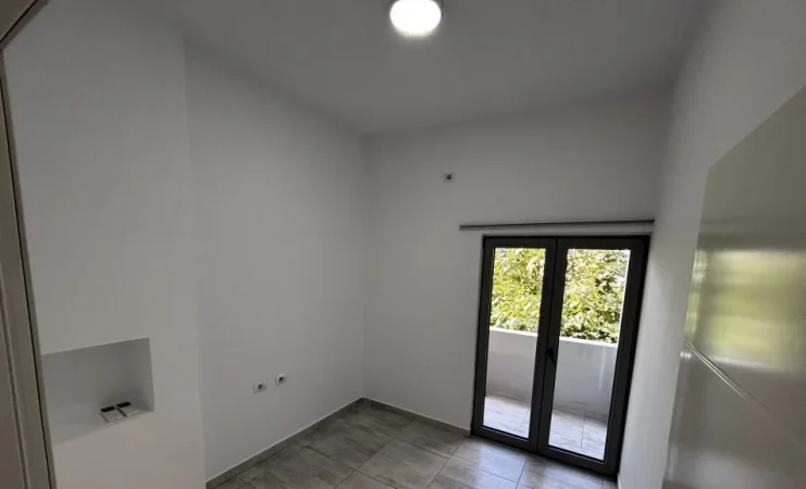 Tirane, jepet me qera zyre Kati 2, 75 m² 500 € (Rruga e Dibres, Prane Big Market)